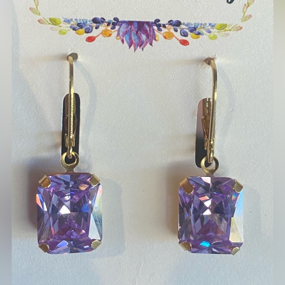 Jewelry - Tanzanite shade crystal earrings